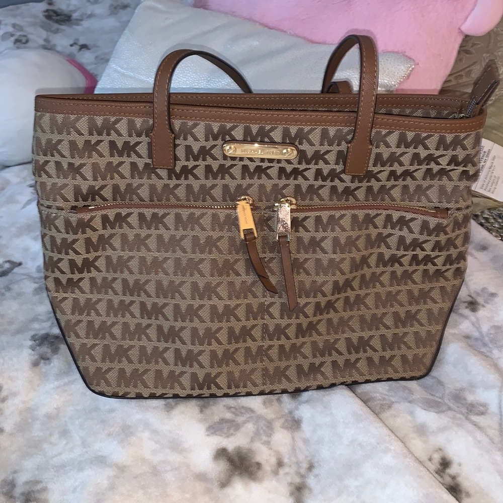 Michael Kors should bag tote